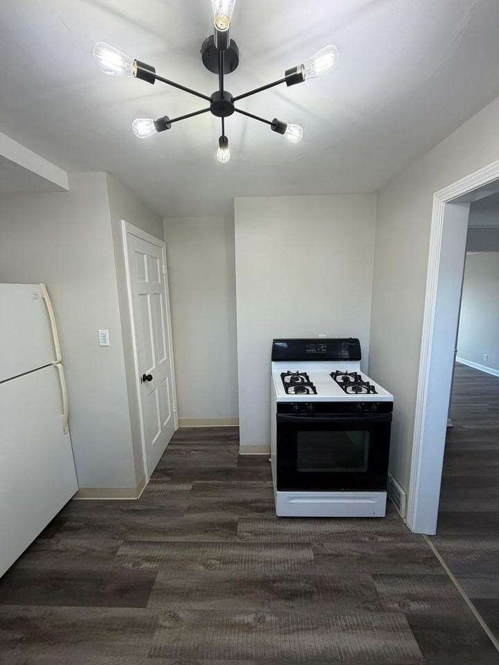 4935 Edsal Dr - Photo 6 of 16