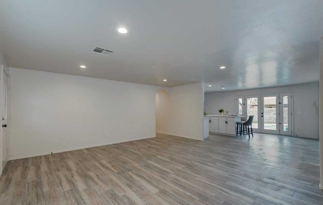 3649 E Emile Zola Ave - Photo 3 of 25