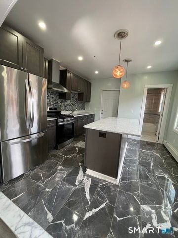 176 Pearl St - Photo 6 of 7