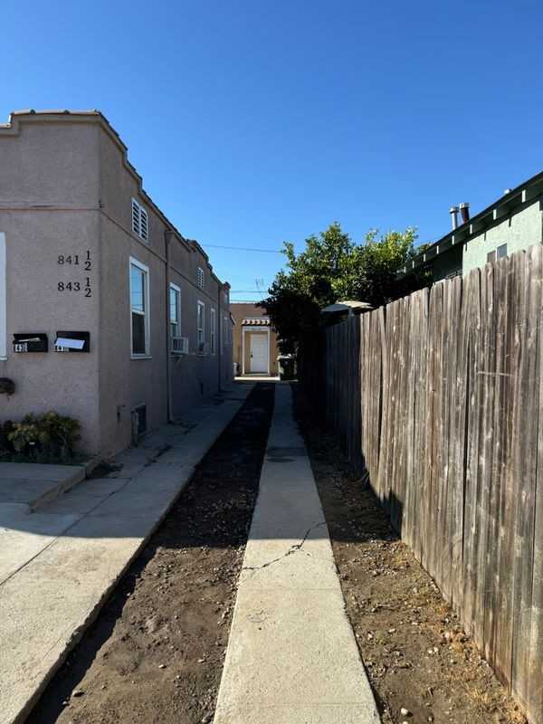 841 1/2 W 64th St - Photo 3 of 16