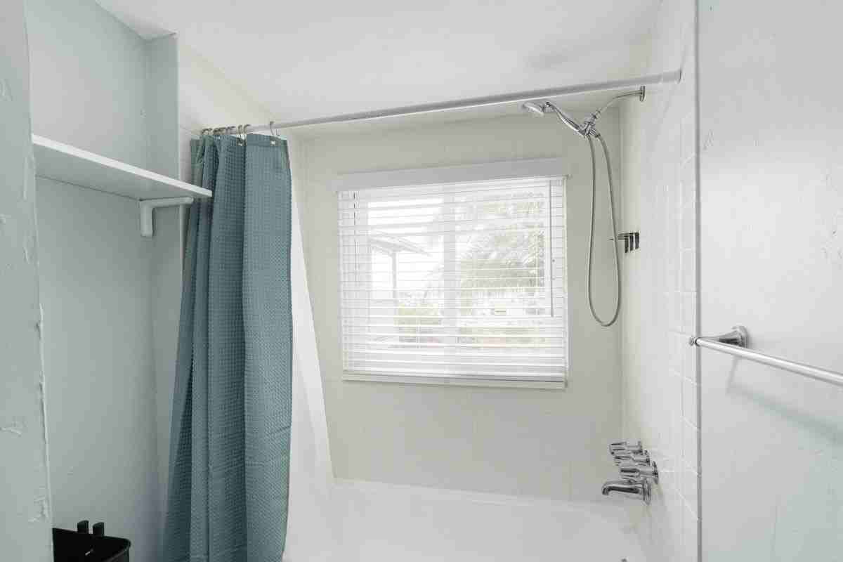 2454 Union St - Photo 6 of 17