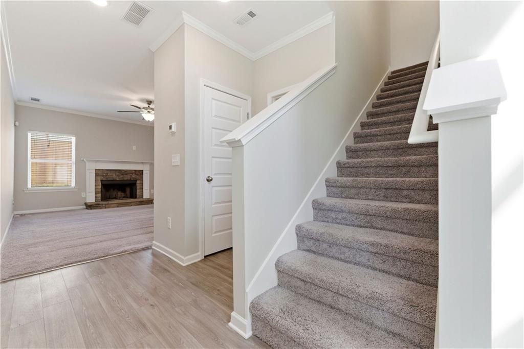 231 Eva Way Ne - Photo 4 of 26