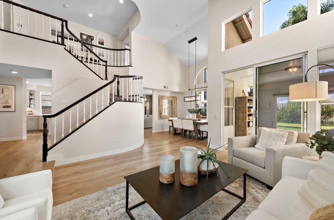 2004 Via Solona - Photo 2 of 3