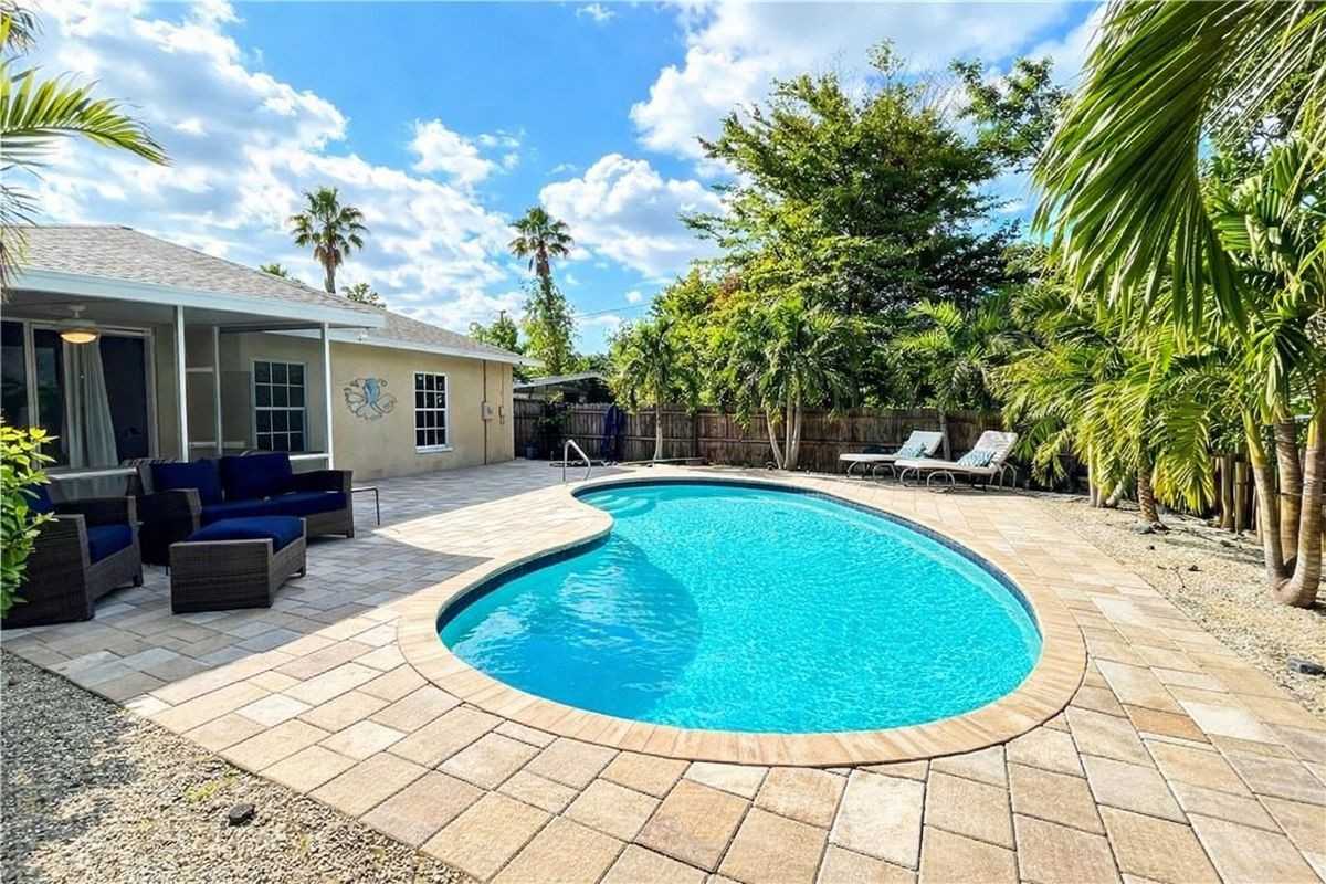 815 96th Ave N - Photo 3 of 3