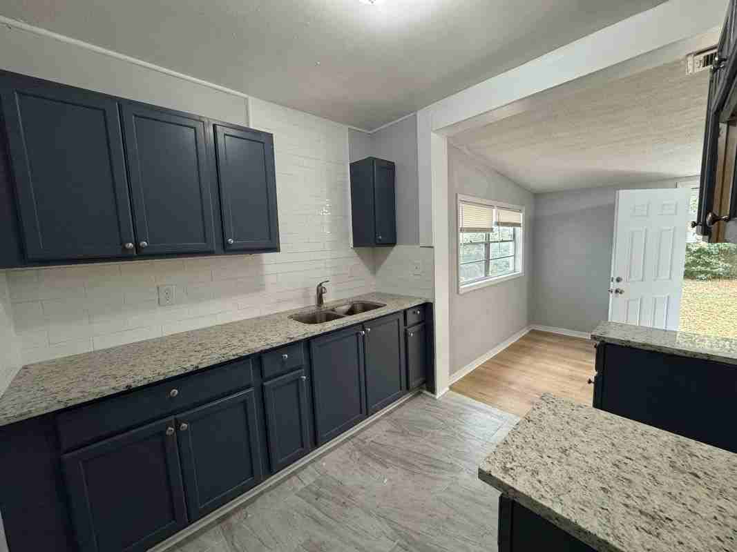 8016 Lexington Dr - Photo 3 of 11