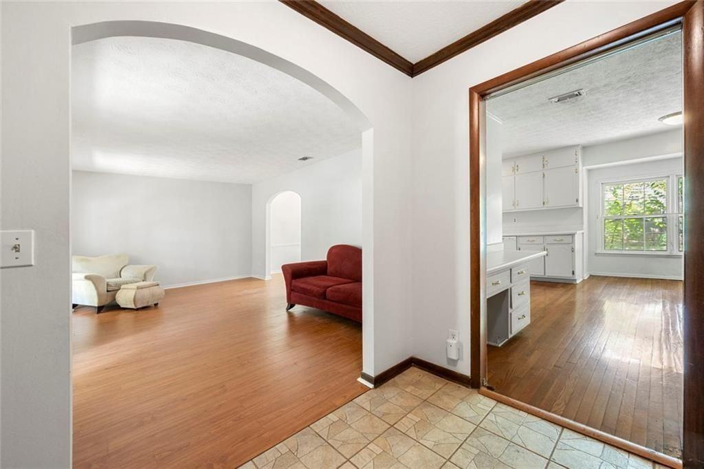 4000 Pinehurst Pl - Photo 3 of 38
