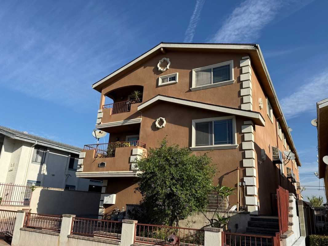 1559 W 207th St ##2 - Photo 3 of 3