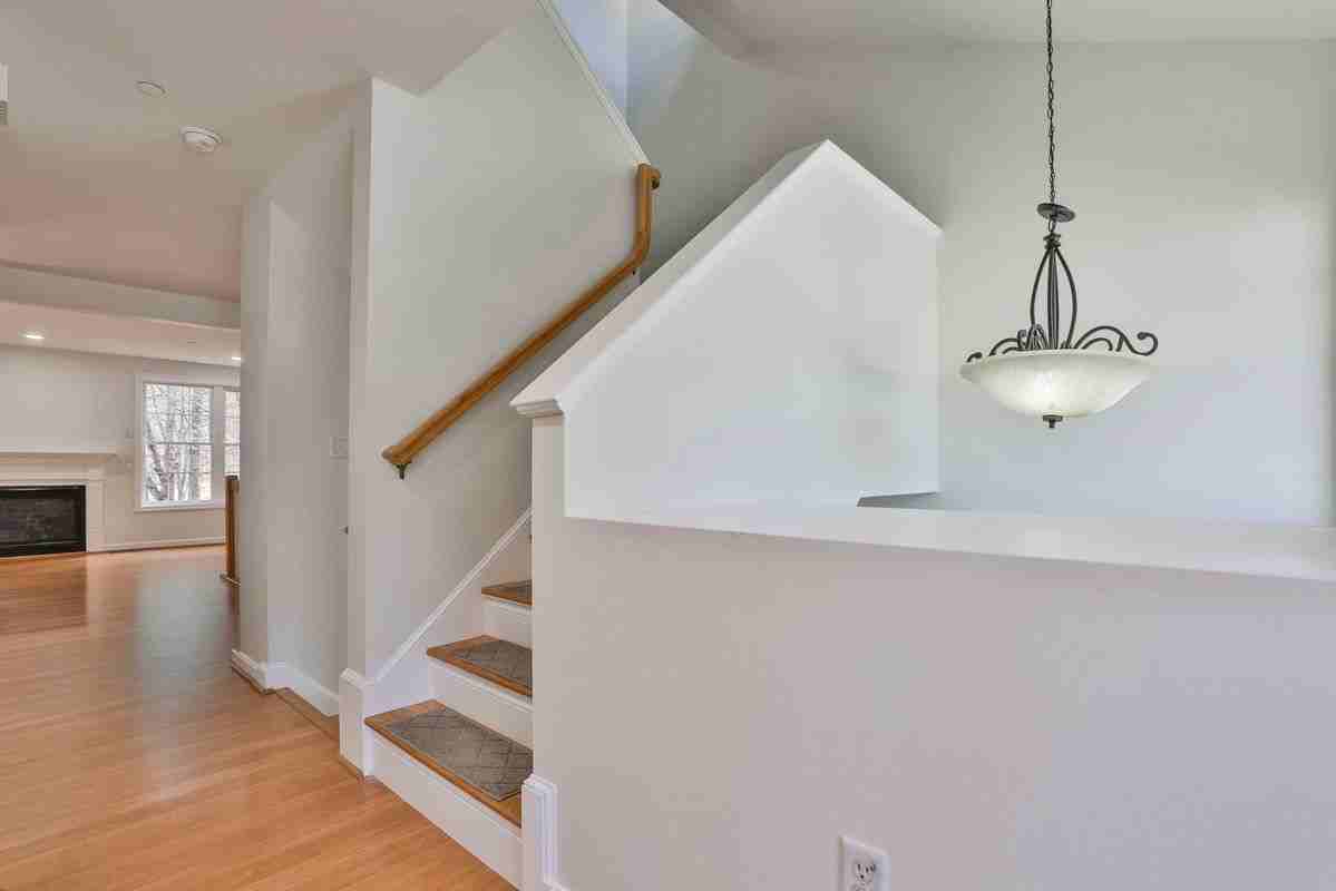 92 Barrington Ave - Photo 6 of 38