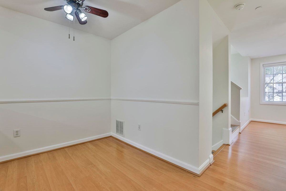 92 Barrington Ave - Photo 7 of 38