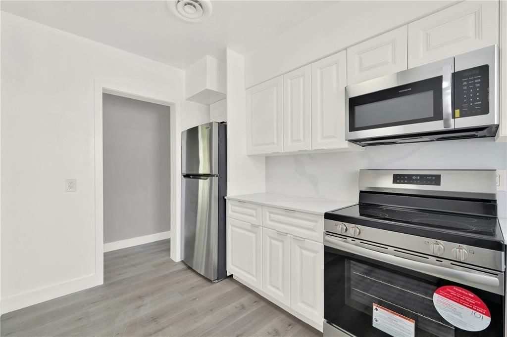 2864 Ne 32nd St ##7 - Photo 7 of 29