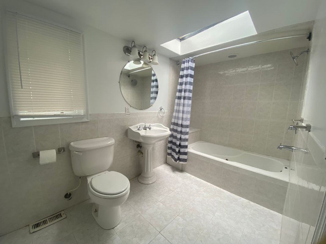 563 Winter St - Photo 4 of 7