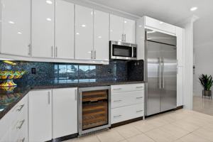 featured image of 513 S Riverside Dr