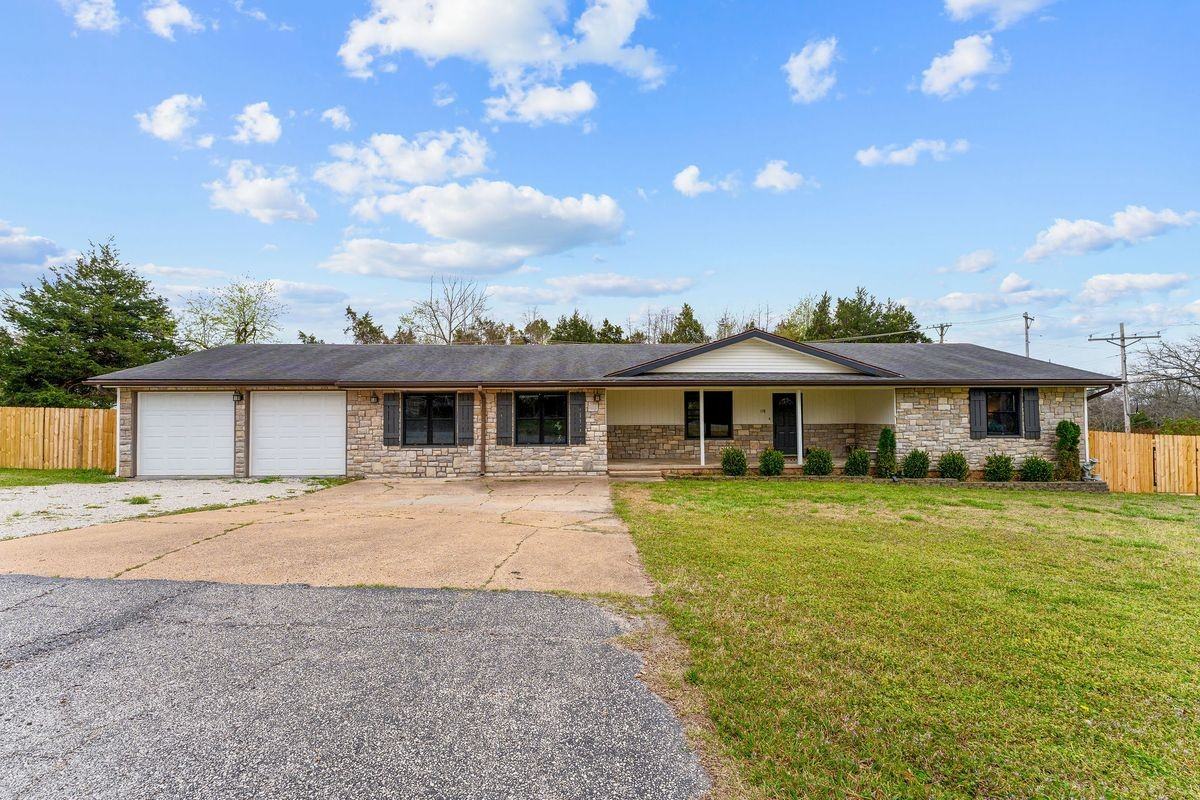 118 Combs Dr - Photo 2 of 48