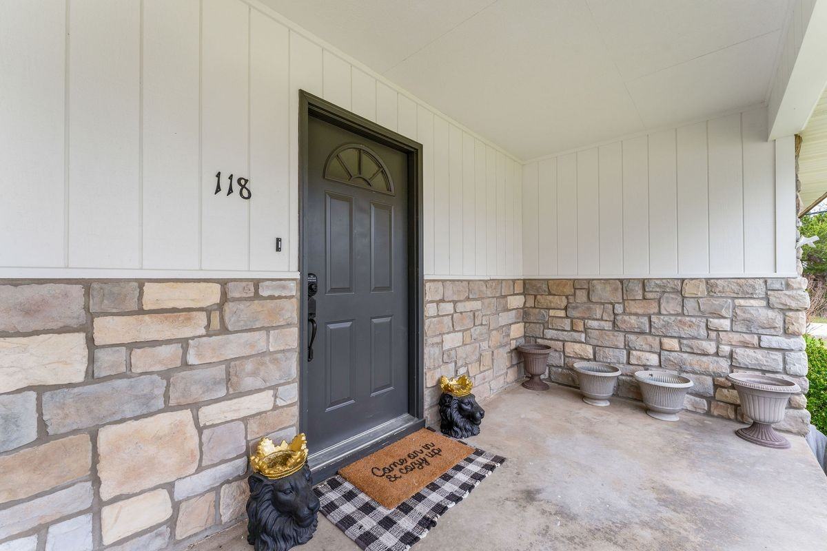 118 Combs Dr - Photo 3 of 48