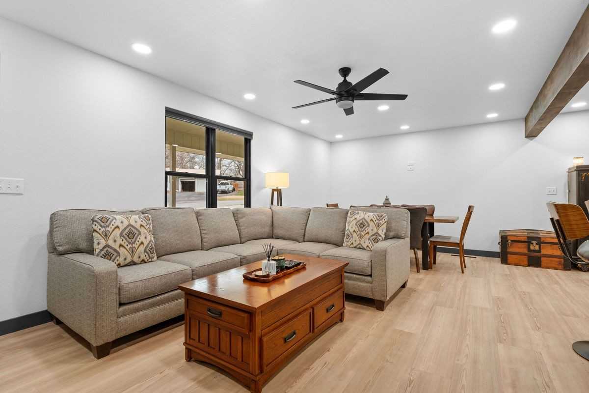 118 Combs Dr - Photo 6 of 48