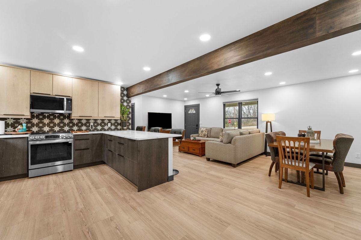 118 Combs Dr - Photo 7 of 48