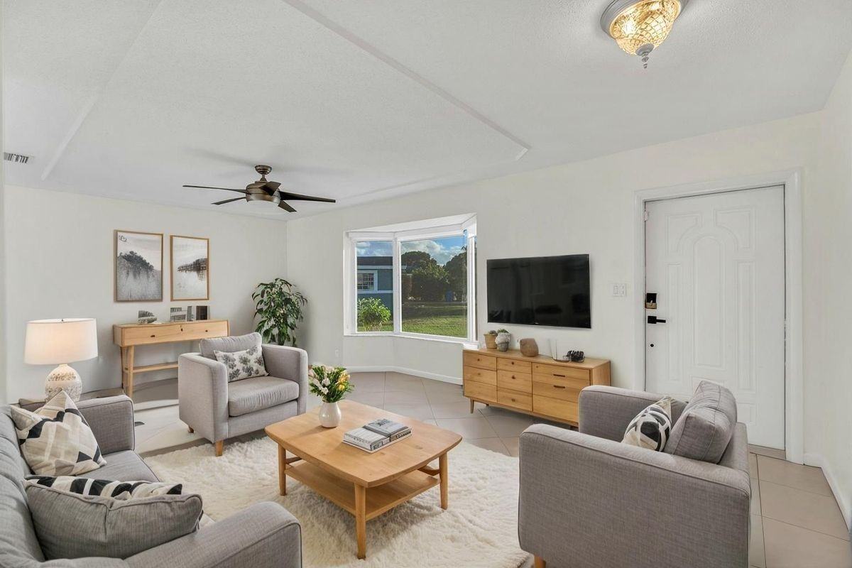 290 Nw 65th Ave - Photo 5 of 19