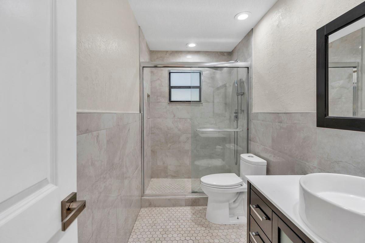 290 Nw 65th Ave - Photo 6 of 19