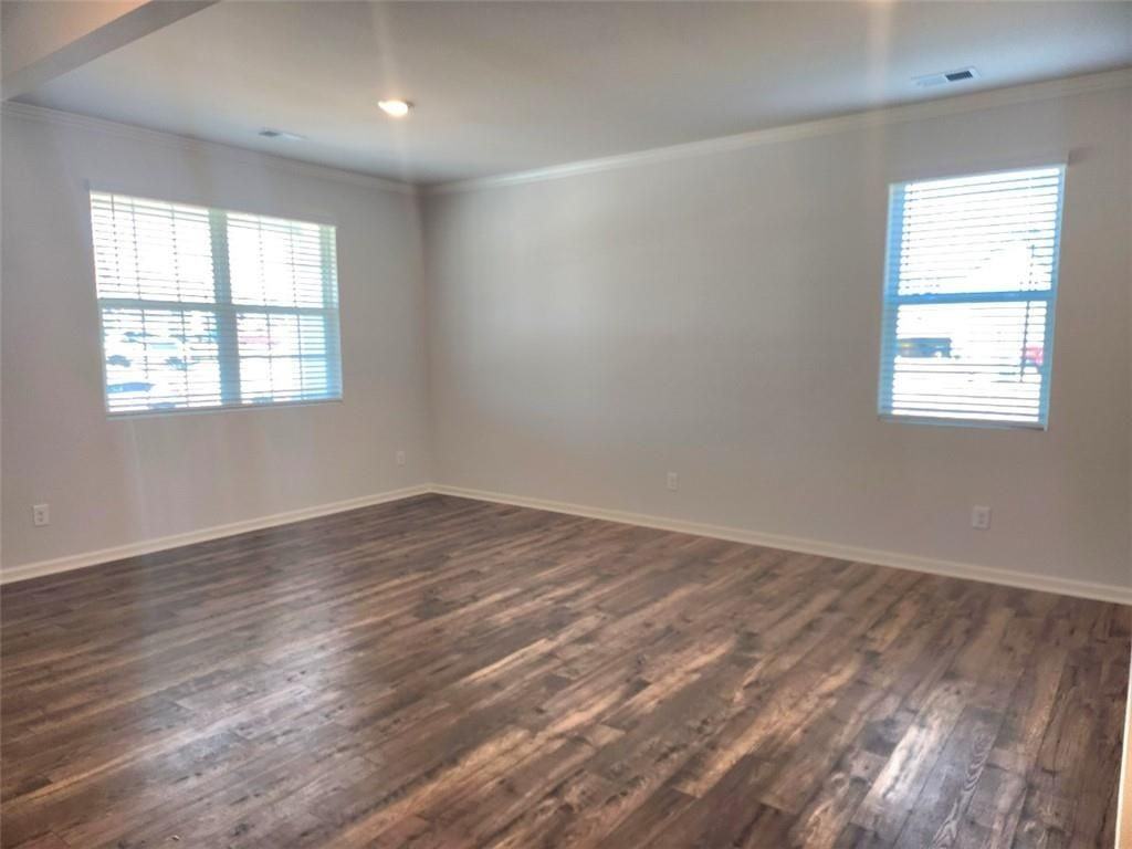 710 Brookfield Dr - Photo 3 of 13