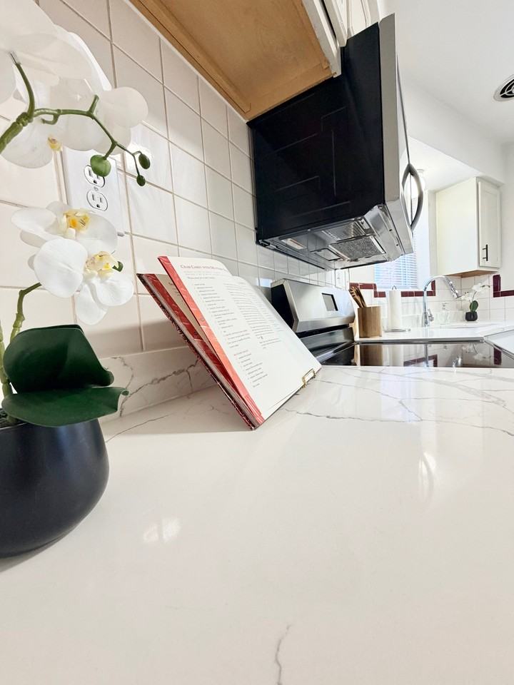 7180 Jamieson Avenue #1E - Photo 2 of 12