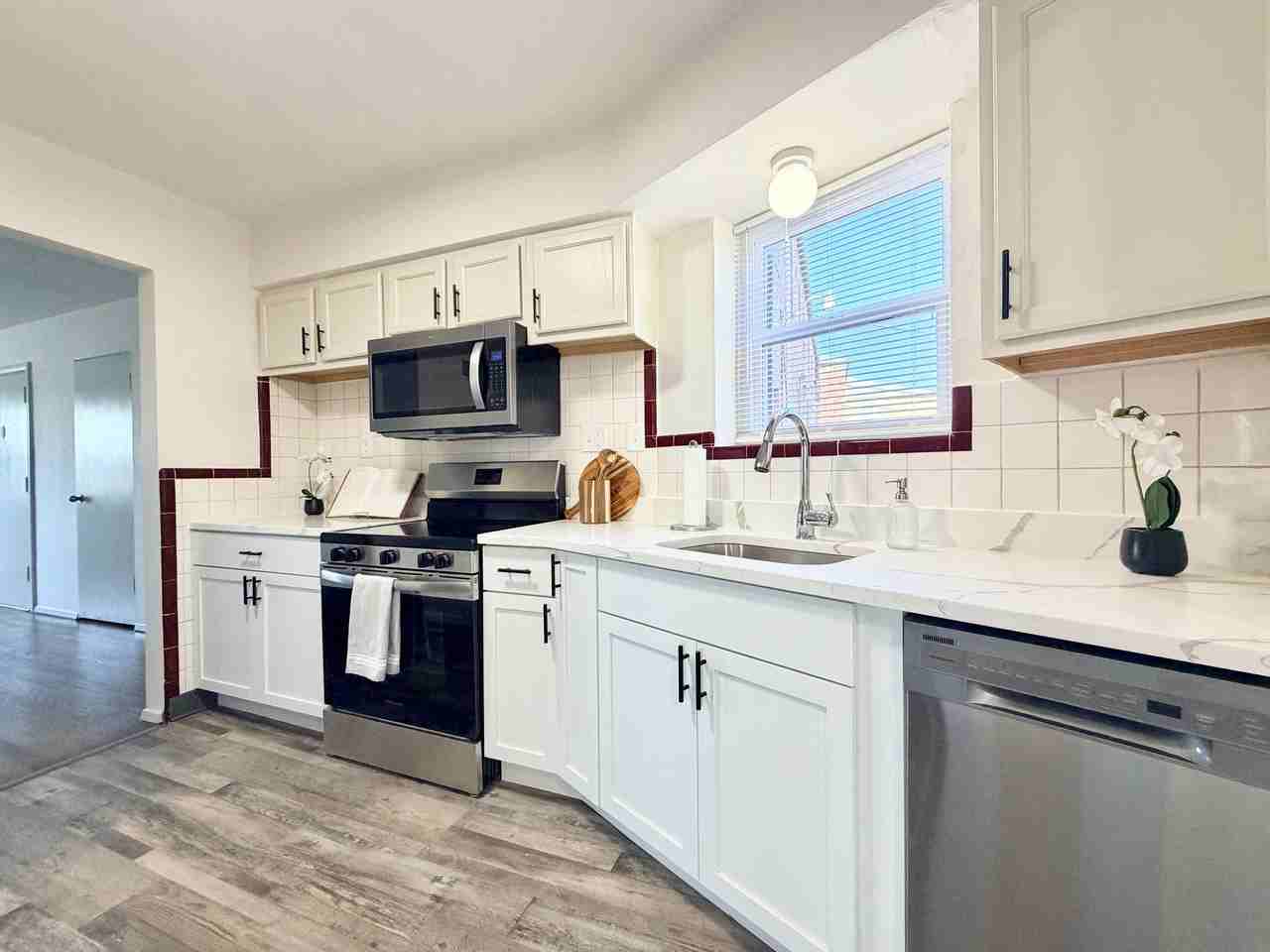 7180 Jamieson Avenue #1E - Photo 3 of 12