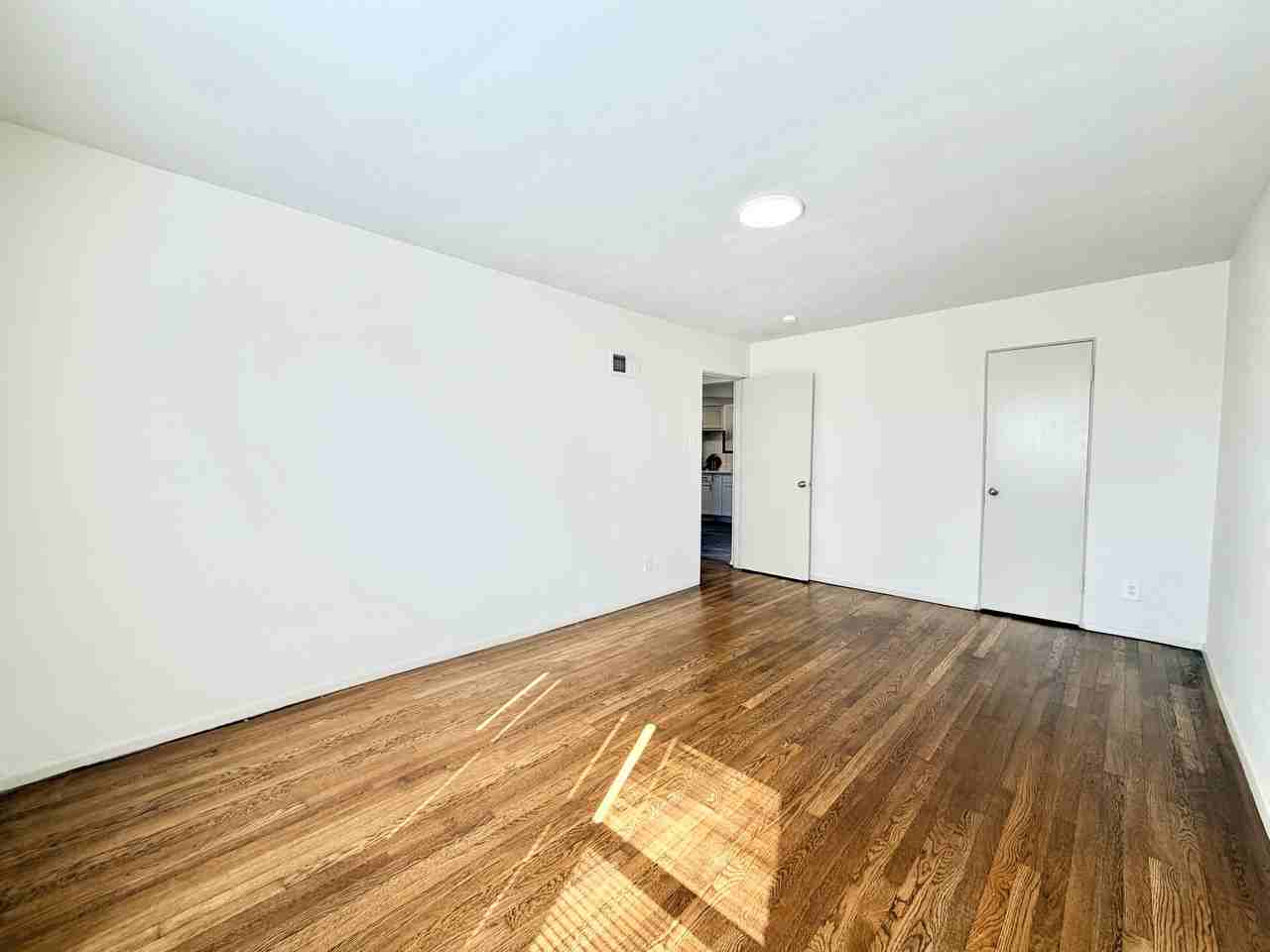 7180 Jamieson Avenue #1E - Photo 6 of 12