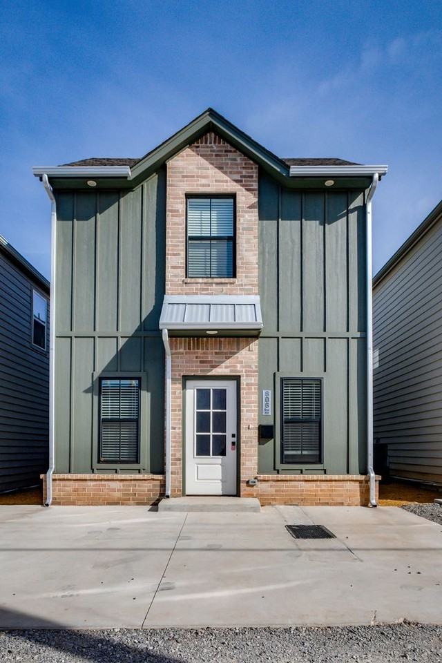 606 W 2nd St #110 - Photo 4 of 35