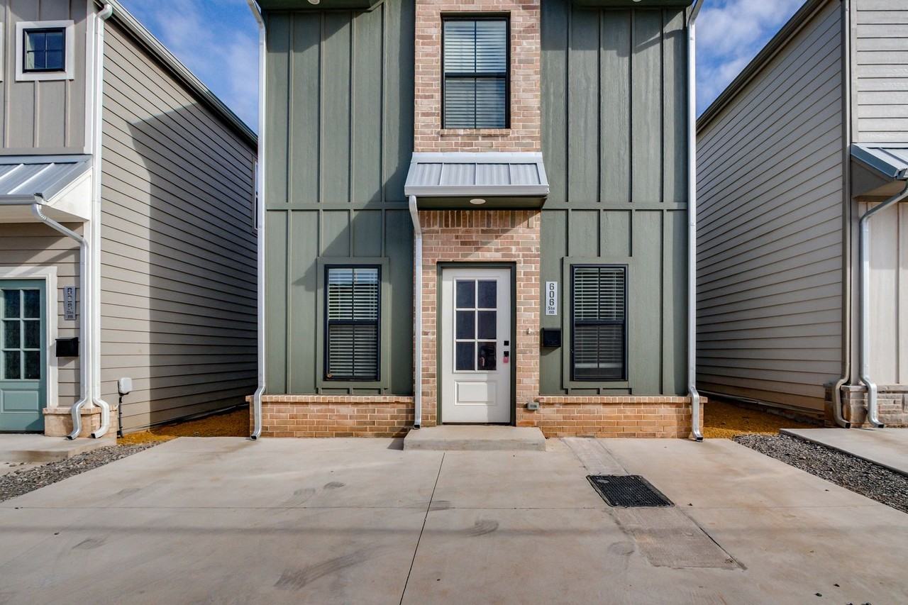 606 W 2nd St #110 - Photo 5 of 35