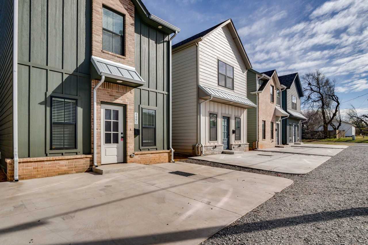 606 W 2nd St #110 - Photo 6 of 35