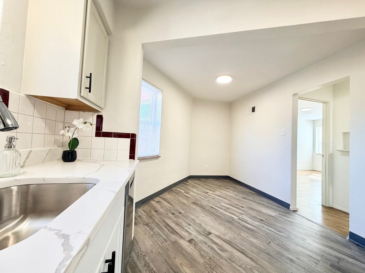 7180 Jamieson Avenue #1E - Photo 5 of 12