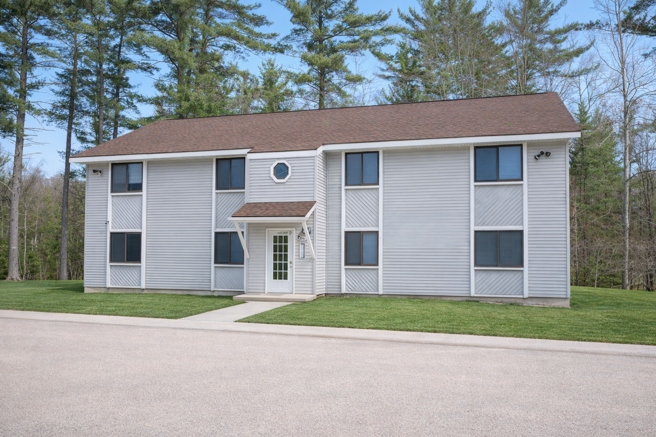 Pinebrook Corner Apartments - Photo 2 of 4