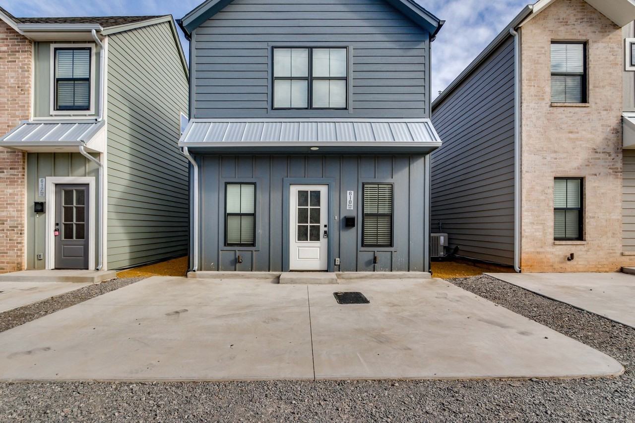 610 W 2nd St #110 - Photo 2 of 36