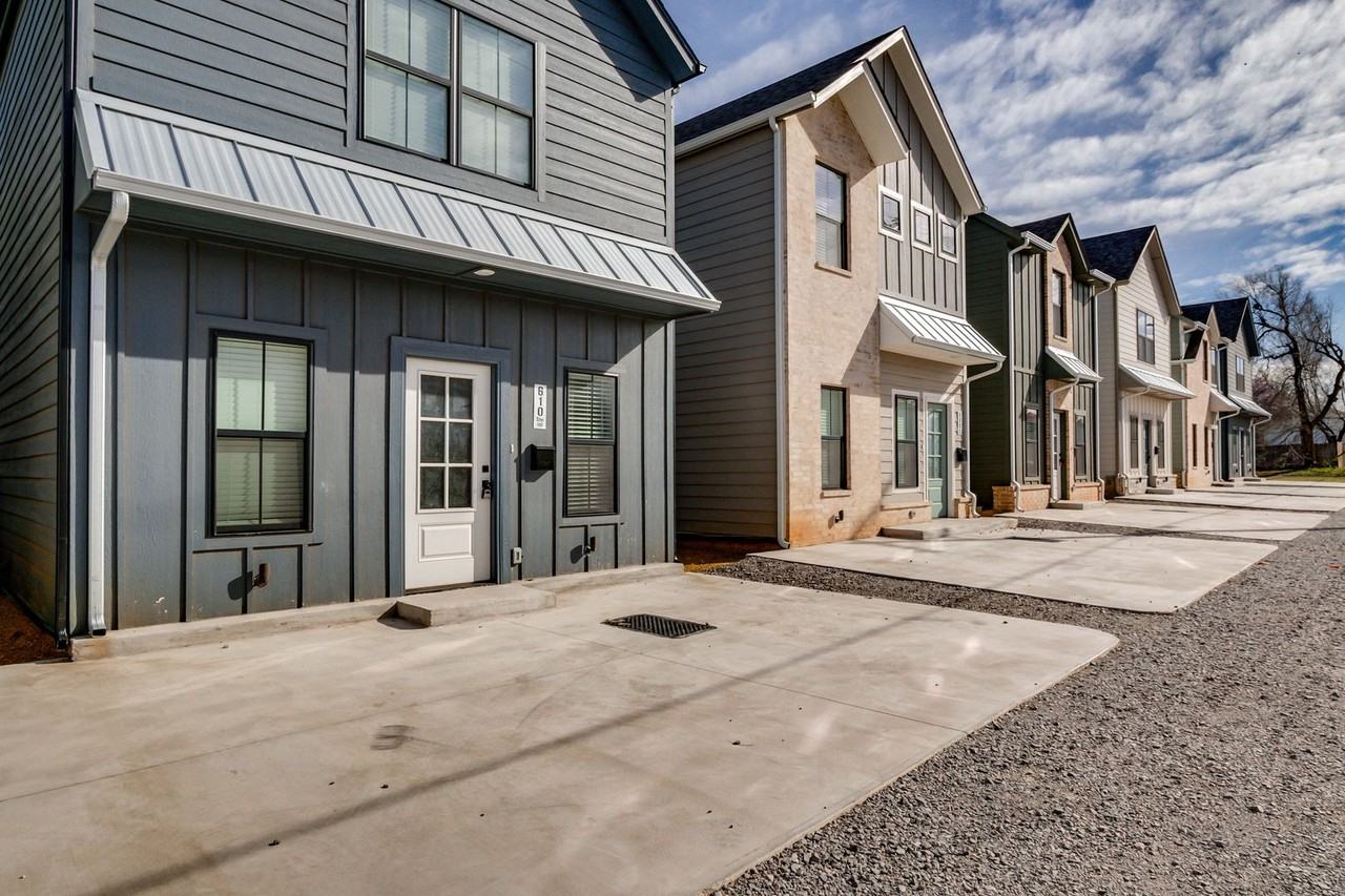 610 W 2nd St #110 - Photo 5 of 36