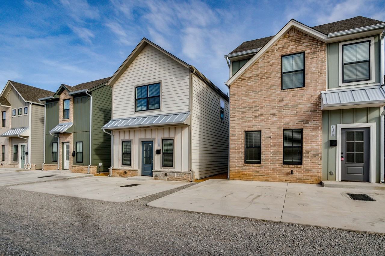 614 W 2nd St #110 - Photo 6 of 36