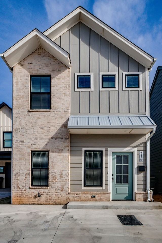 618 W 2nd St #110 - Photo 3 of 36