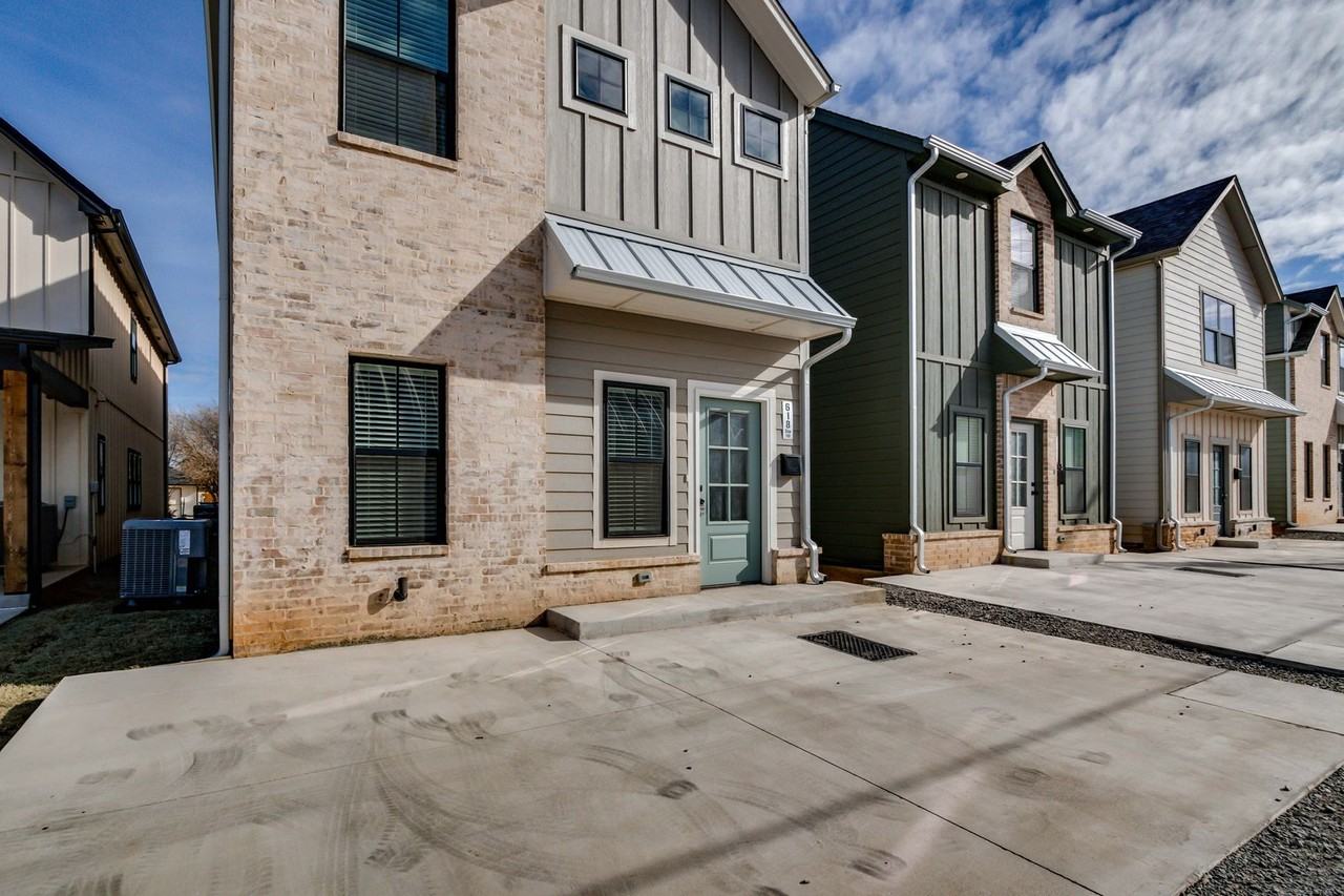 618 W 2nd St #110 - Photo 5 of 36