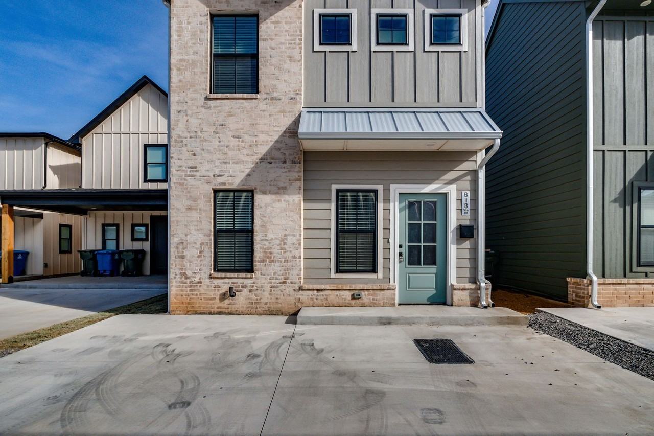 618 W 2nd St #110 - Photo 6 of 36