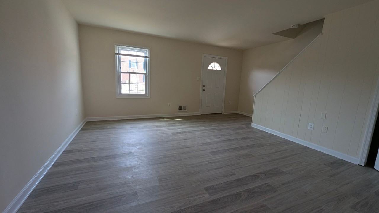 9819 Town Ln - Photo 3 of 23