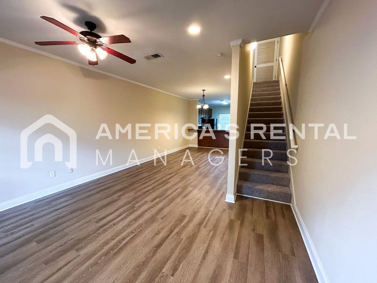 1915 6th Ave - Photo 4 of 29