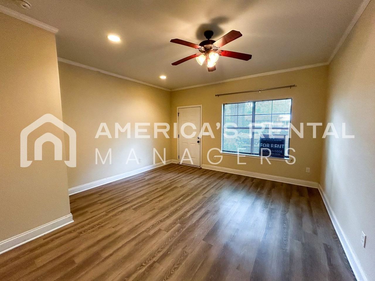 1915 6th Ave - Photo 5 of 29