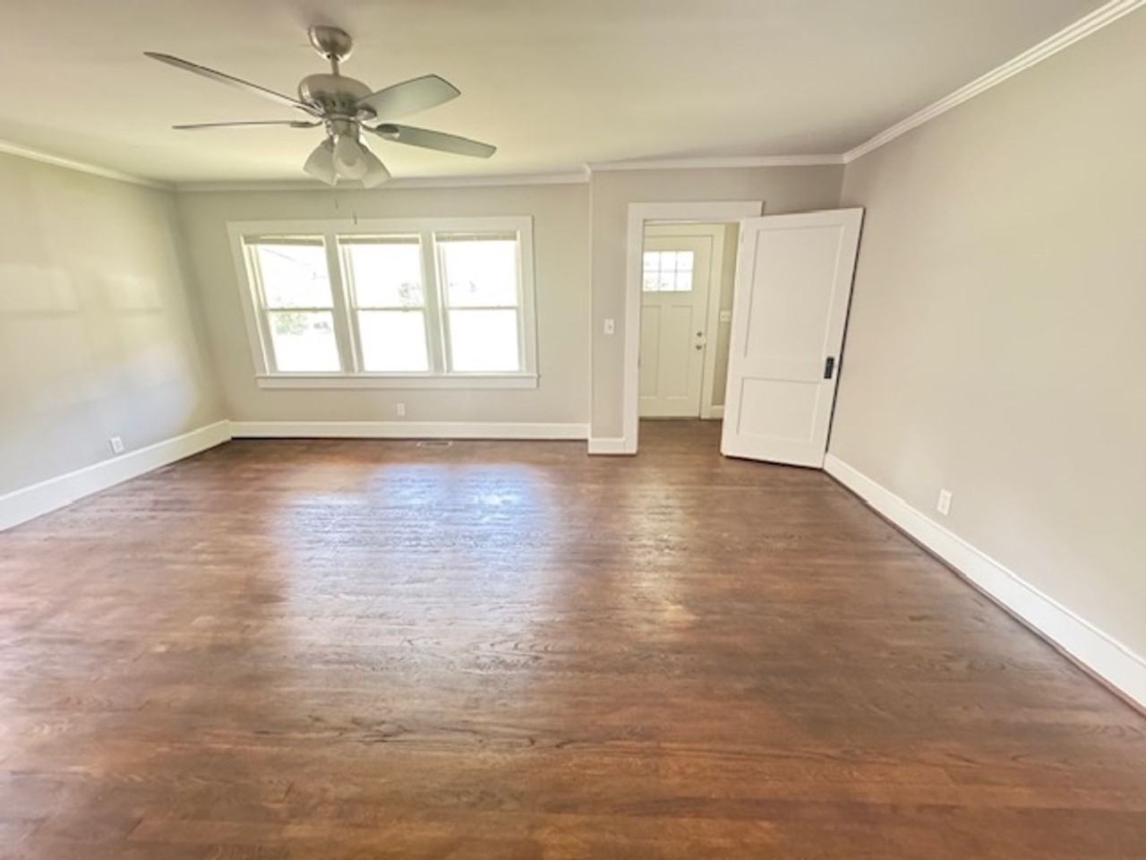 505 E 5th St - Photo 5 of 27