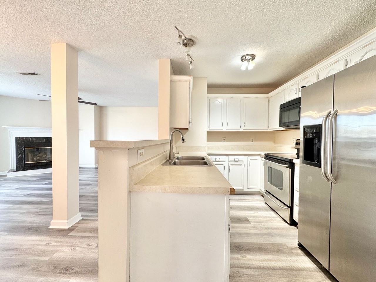 6704G W Friendly Ave - Photo 6 of 11