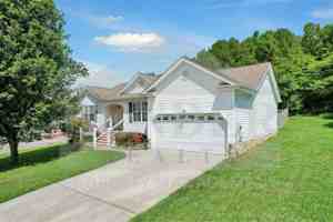 featured image of 111 Chestnut Oak Dr Sw