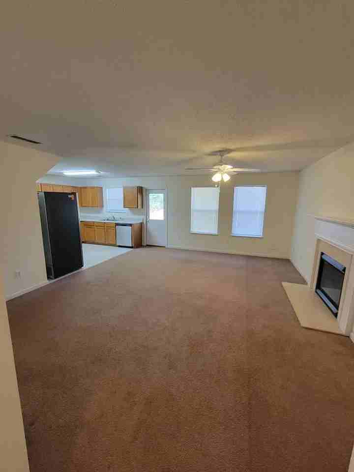 1106 Saint Phillips Ct - Photo 4 of 16