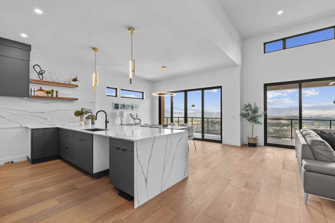 1042 Emslie Street - Photo 7 of 42