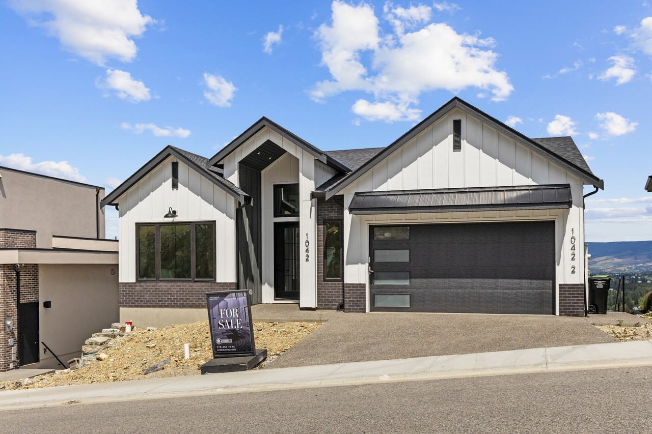 1042 Emslie Street - Photo 5 of 42