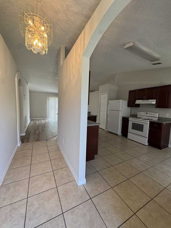 81 S Courtland Blvd - Photo 2 of 11