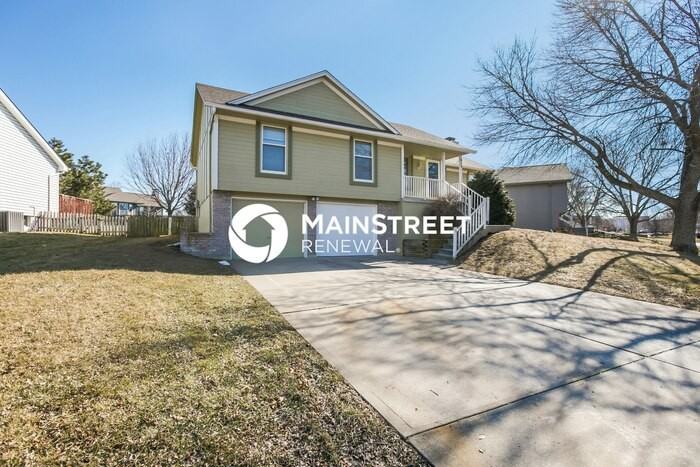 613 Se Ashton Dr - Photo 2 of 17