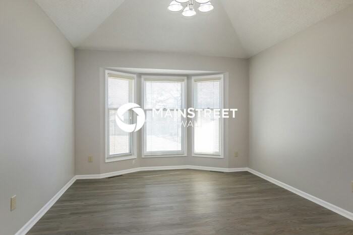 613 Se Ashton Dr - Photo 5 of 17