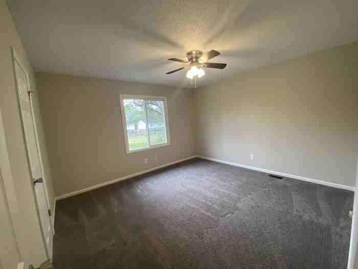 208 S Cromwell St #F - Photo 5 of 13